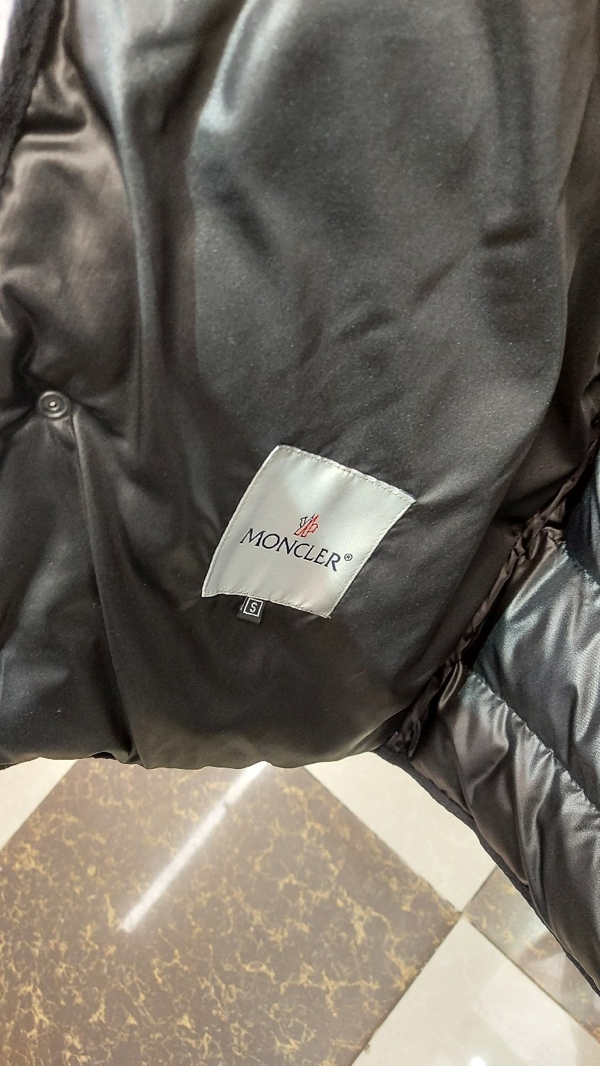 жилет moncler мужской,moncler жилет,жилетка moncler,moncler мужской брендовый жилет чёрного цвета,жилетка монклер мужская