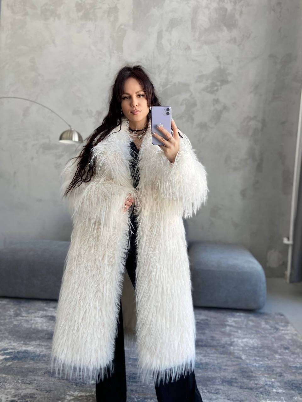 шуба,искусственная шуба из экомеха длинная furvi,шубка лама удлиненная,шуба лама,белая шуба из меха эко - страуса