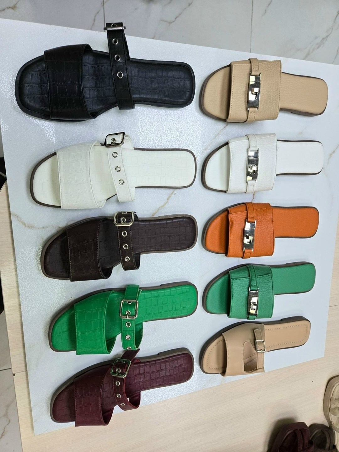 ,женские шлепанцы,модные шлепанцы,сандалии,сандалии модные