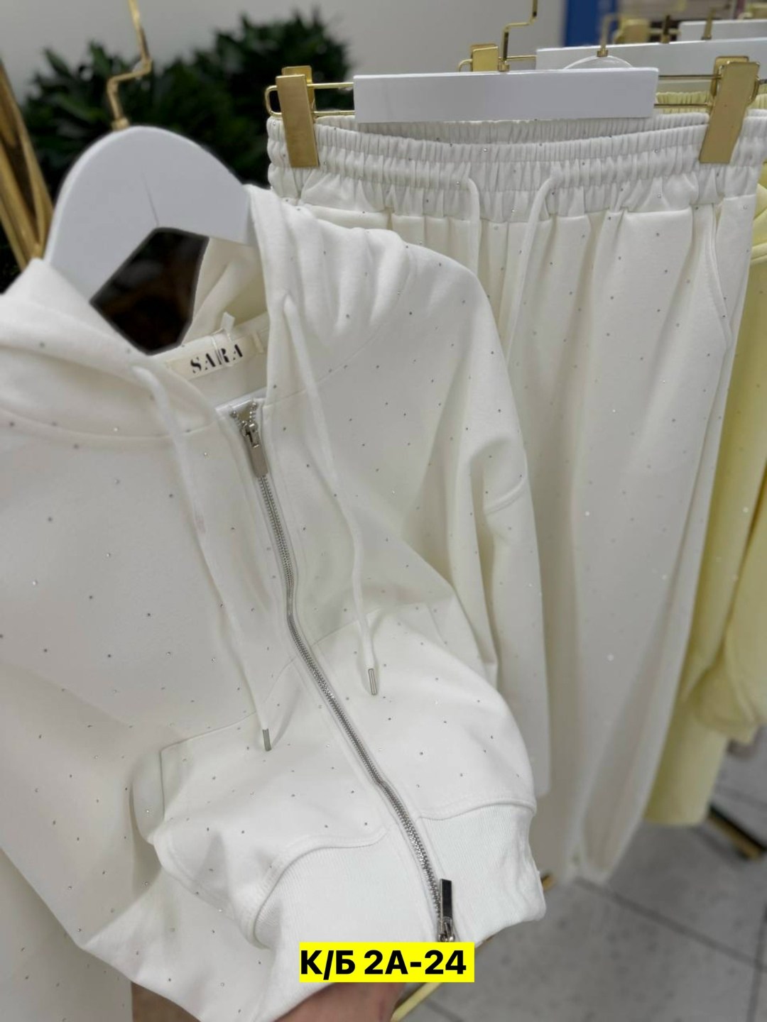 женские костюмы,женский спортивный костюм,костюм бежевый,костюм на флисе,белые костюмы