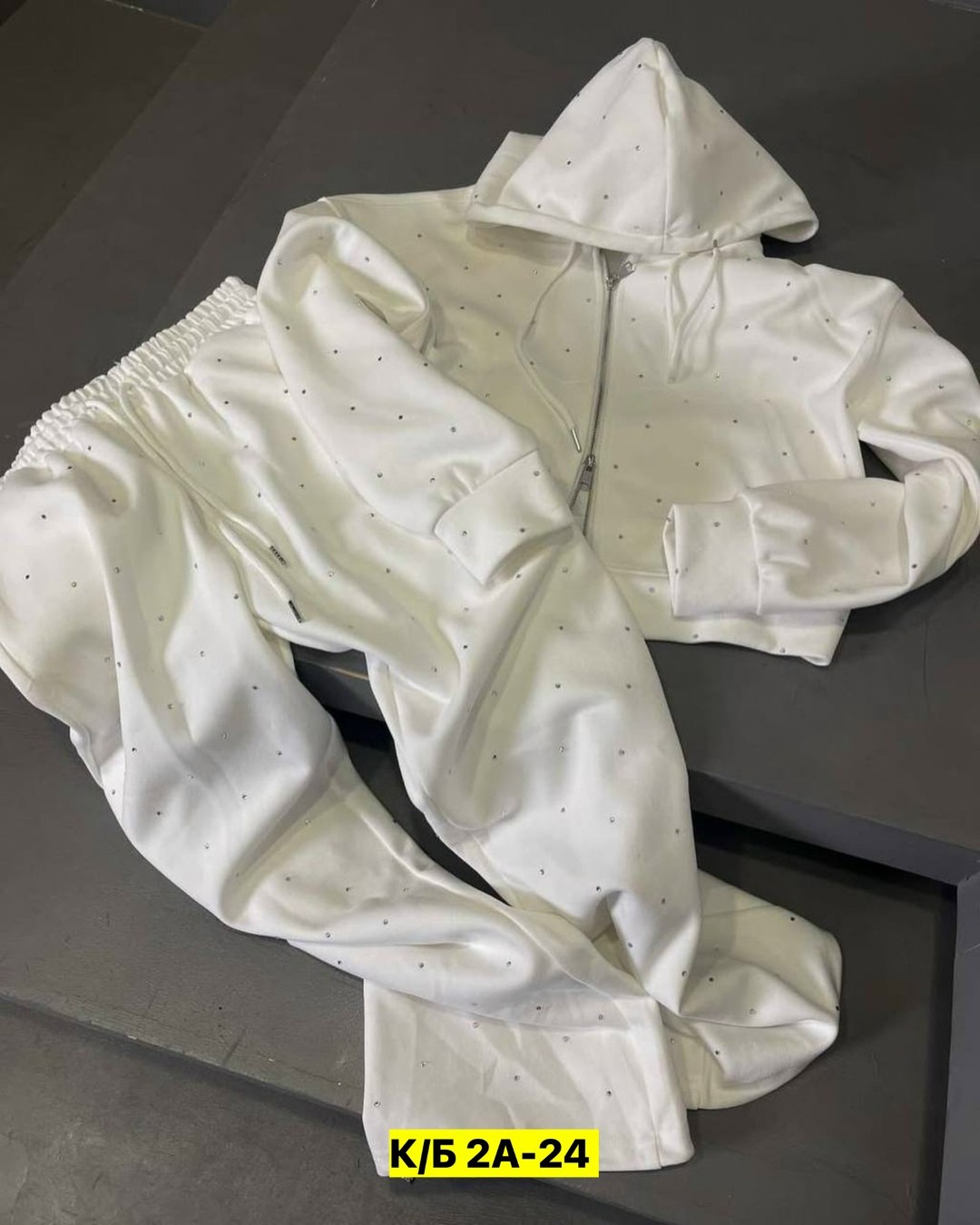 женские костюмы,женский спортивный костюм,костюм бежевый,костюм на флисе,белые костюмы