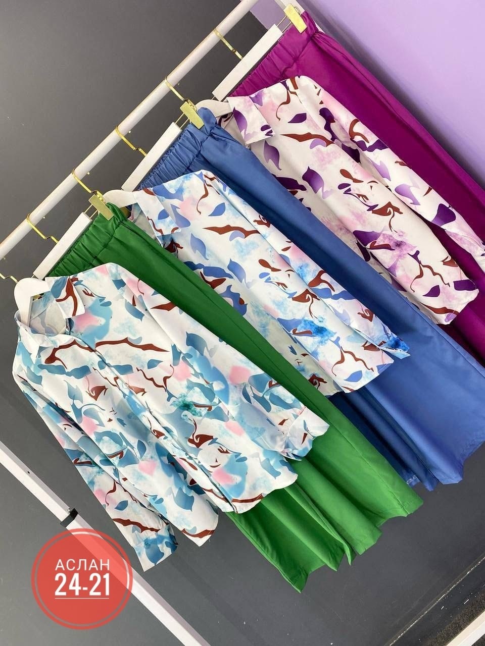 широкие брюки,стильные наряды,женские широкие брюки,брюки с широкими штанинами,повседневный костюм