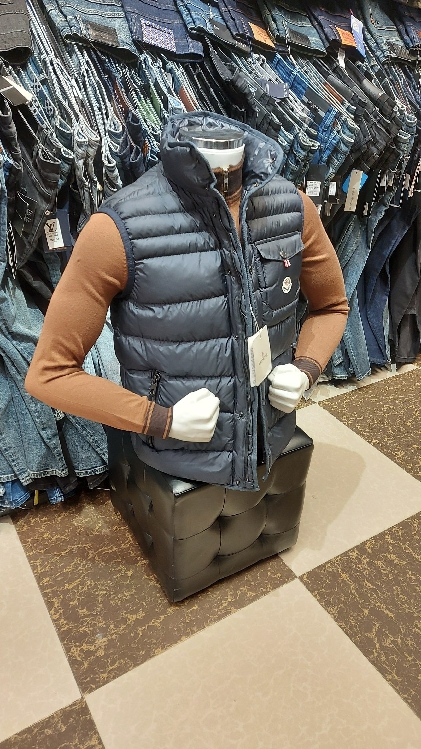 жилет moncler мужской,moncler жилет,жилетка moncler,moncler мужской брендовый жилет чёрного цвета,жилетка монклер мужская