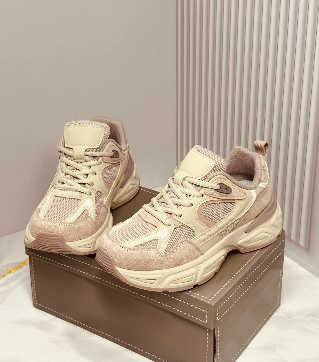 кроссовки женскиe,стробсы кроссовки женские,массивные кроссовки,бежевые кроссовки,женские кроссовки на платформе