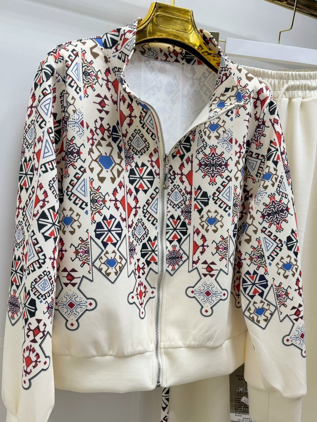 мода модная,женской одежды,женская мода,уличный стиль,куртка бомбер