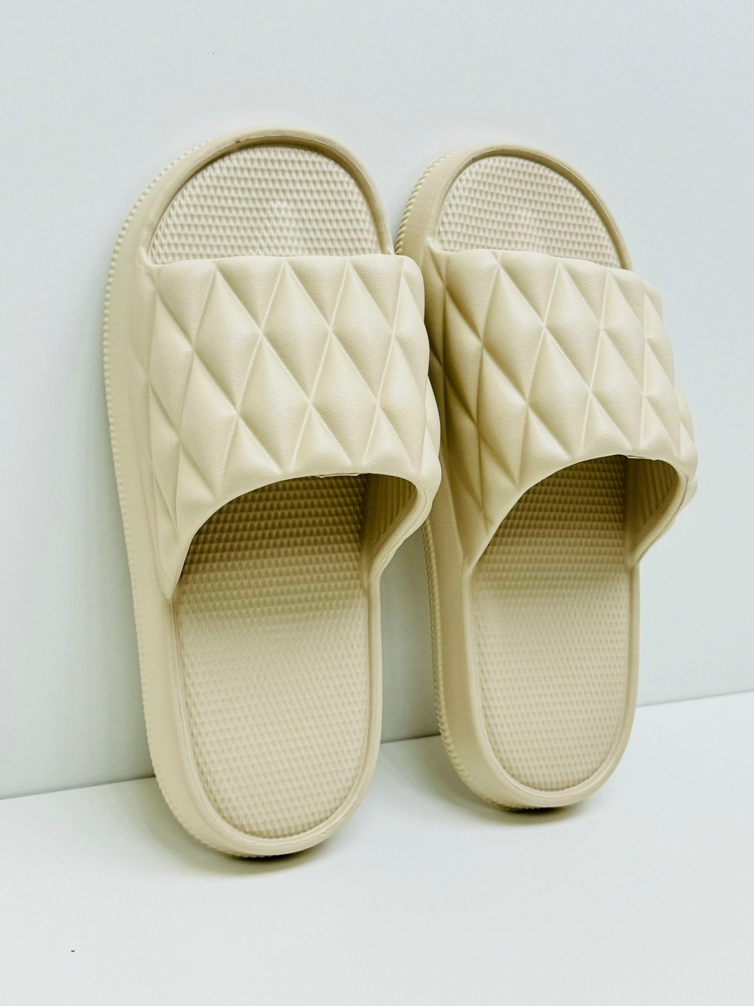 шлепанцы женские,модные шлепанцы,мужские шлепанцы,шлепки женские,черные шлепанцы