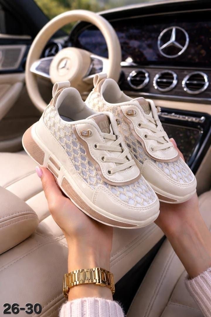 кроссовки женскиe,,кроссовки для женщин,кроссовки мода,кроссовки модные