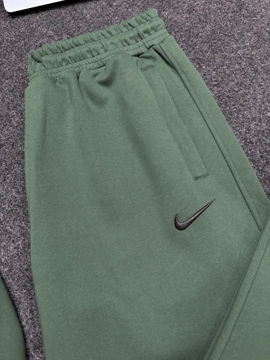 костюм спортивный мужской nike,спортивные костюмы nike,костюм мужской nike sportswear sport essential,спортивный костюм,мужской спортивный костюм