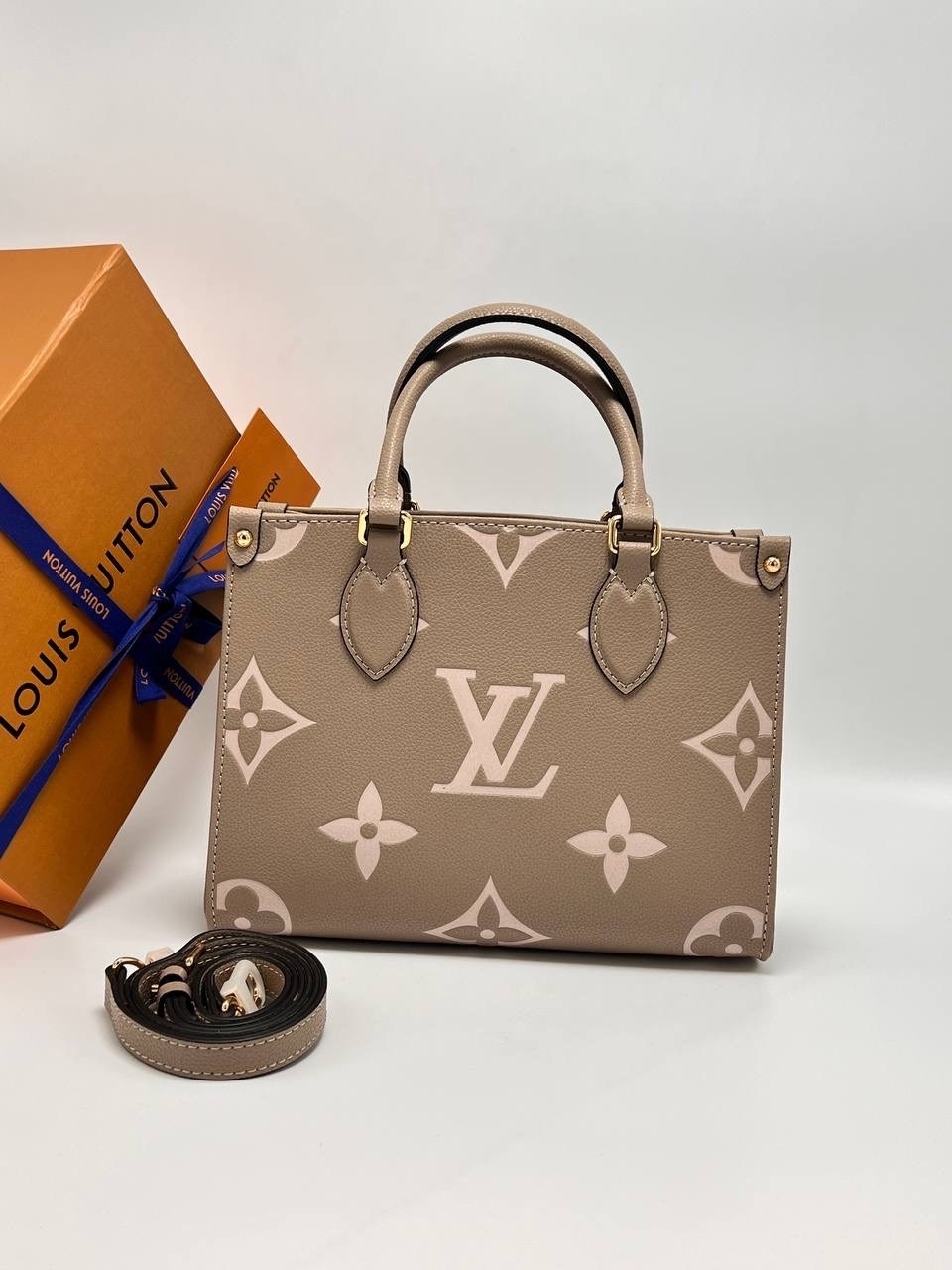 сумка louis vuitton,louis vuitton сумка женская,сумка луи виттон женская черная,louis vuitton сумка тоут,louis vuitton lv onthego pm tote monogram empreinte black