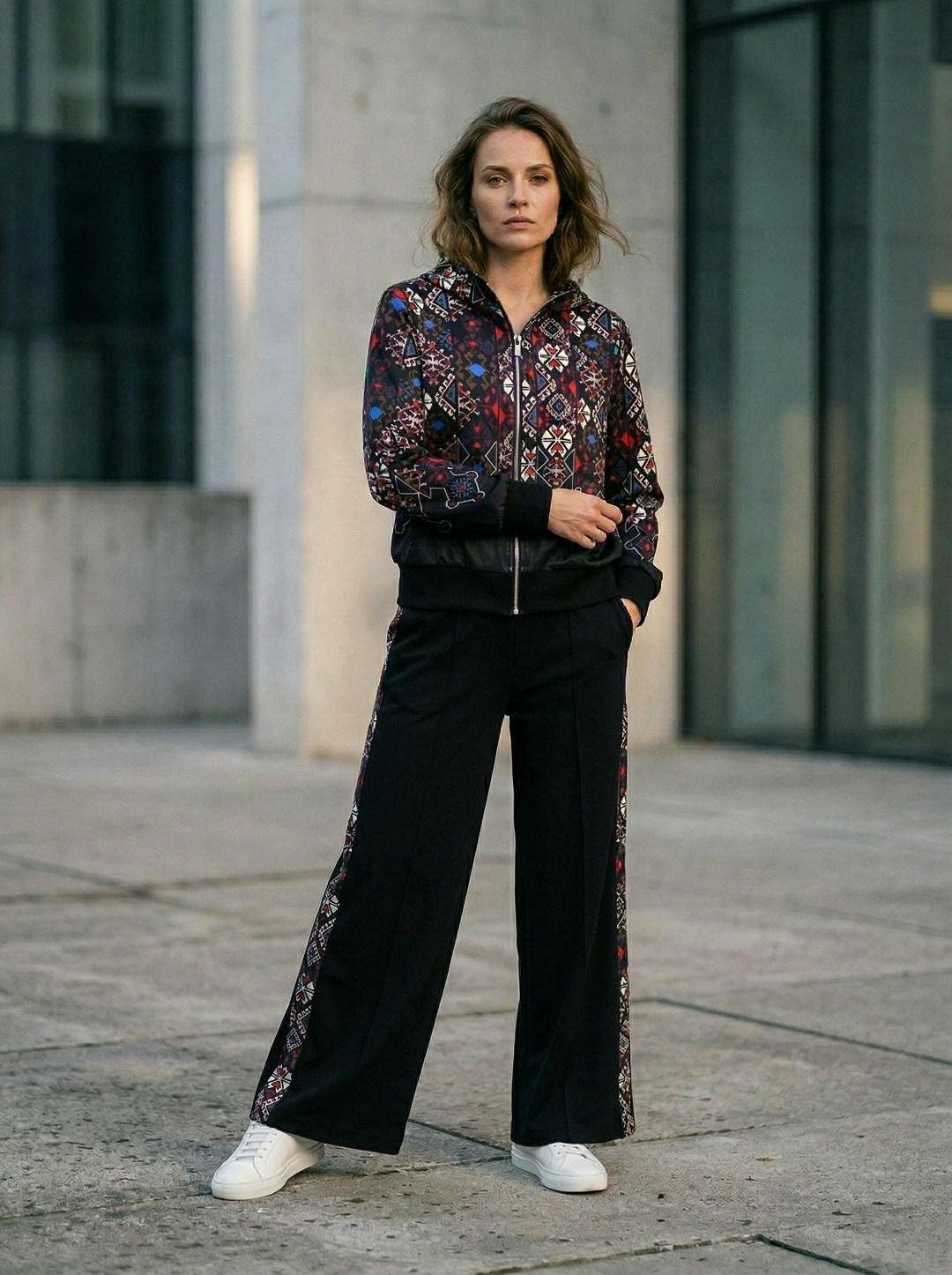 мода модная,женской одежды,женская мода,уличный стиль,куртка бомбер