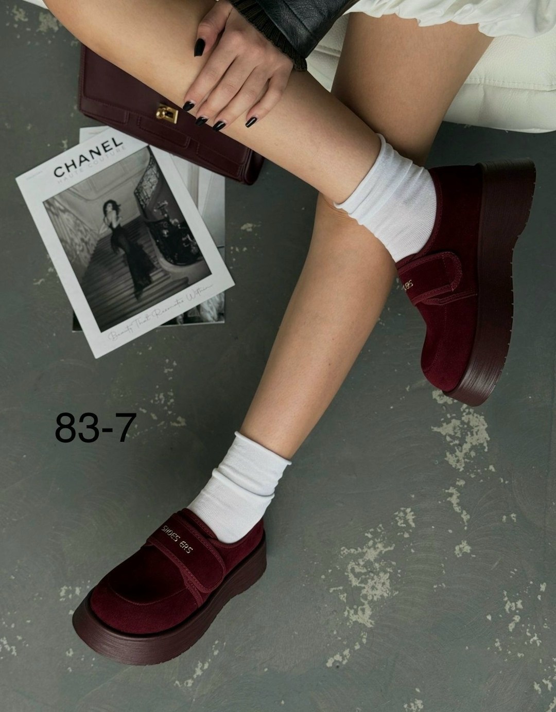 ,замшевые лоферы miu miu на высокий подошве и фирменной фурнитурой,повседневная ,модная женская ,мокасины бордовые женские