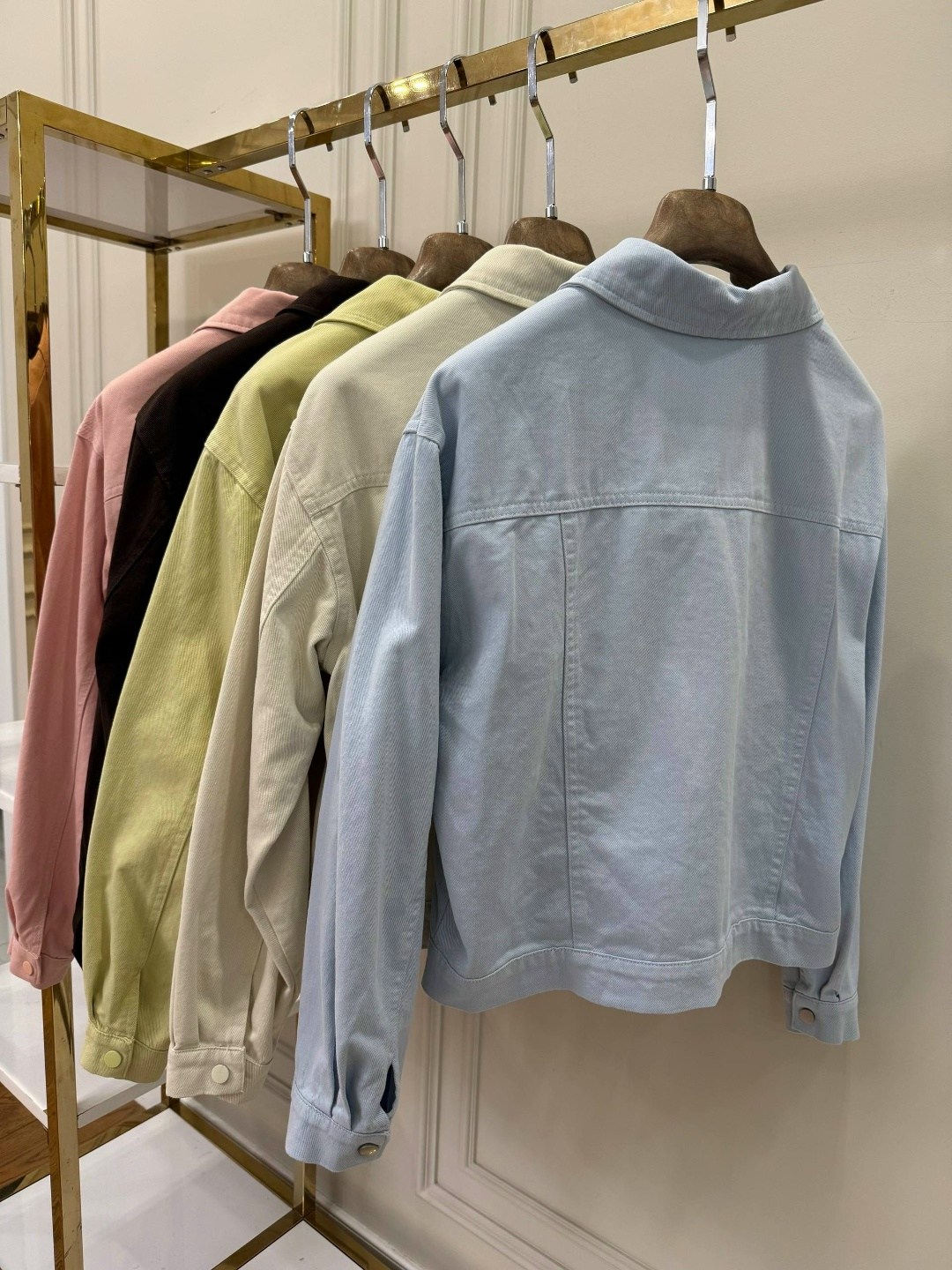 куртка джинсовая,белая джинсовая куртка,молочная джинсовая куртка,легкая куртка,куртка