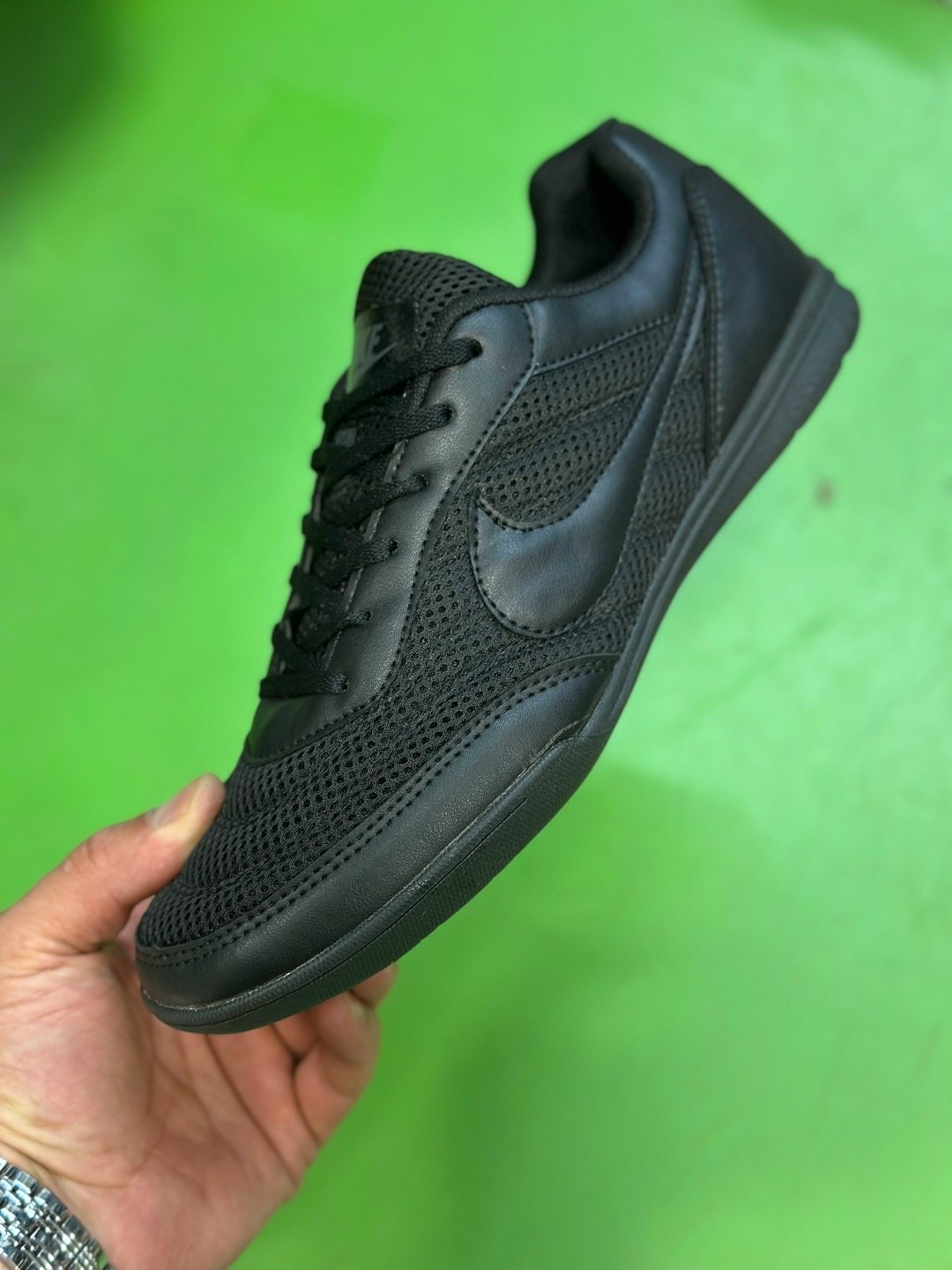 спортивная ,кеды футбольные,кроссовки,футбольные кеды найк,мужские кроссовки