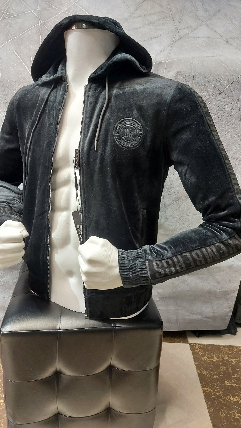 версаче спортивный костюм мужской велюровый,велюровый спортивный костюм versace мужской,велюровый спортивный костюм версаче,велюровый костюм версаче,спортивный костюм версаче мужской