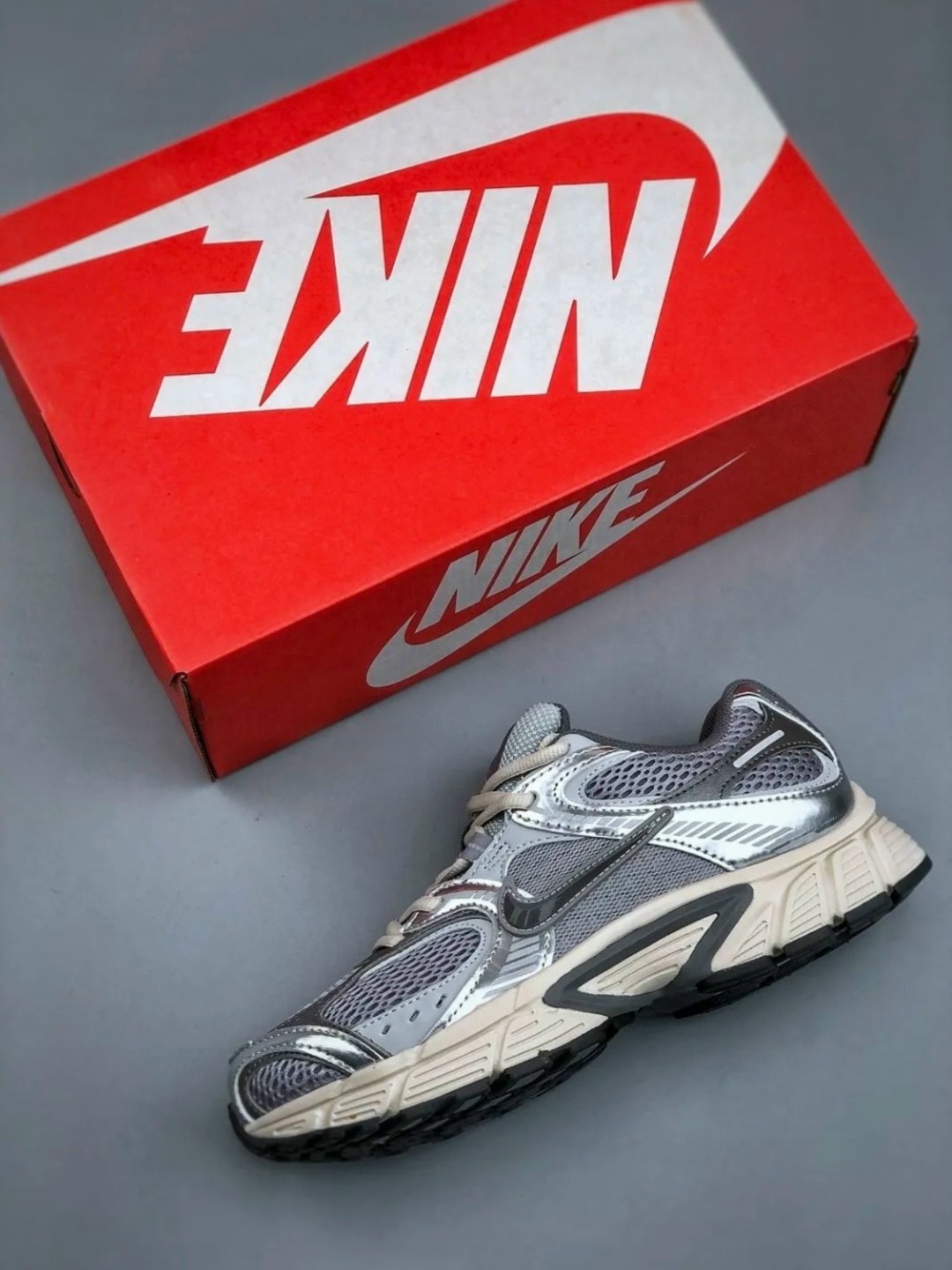 кроссовки nike,мужские и женские кроссовки,повседневные кроссовки,кроссовки nike zoom vomero 5,спортивная