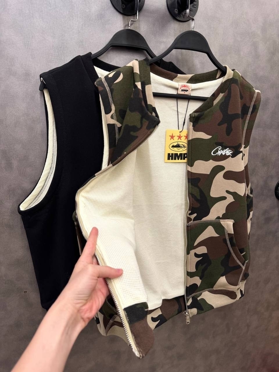 жилет камуфляжный,одежда жилет,мужские жилеты,жилет