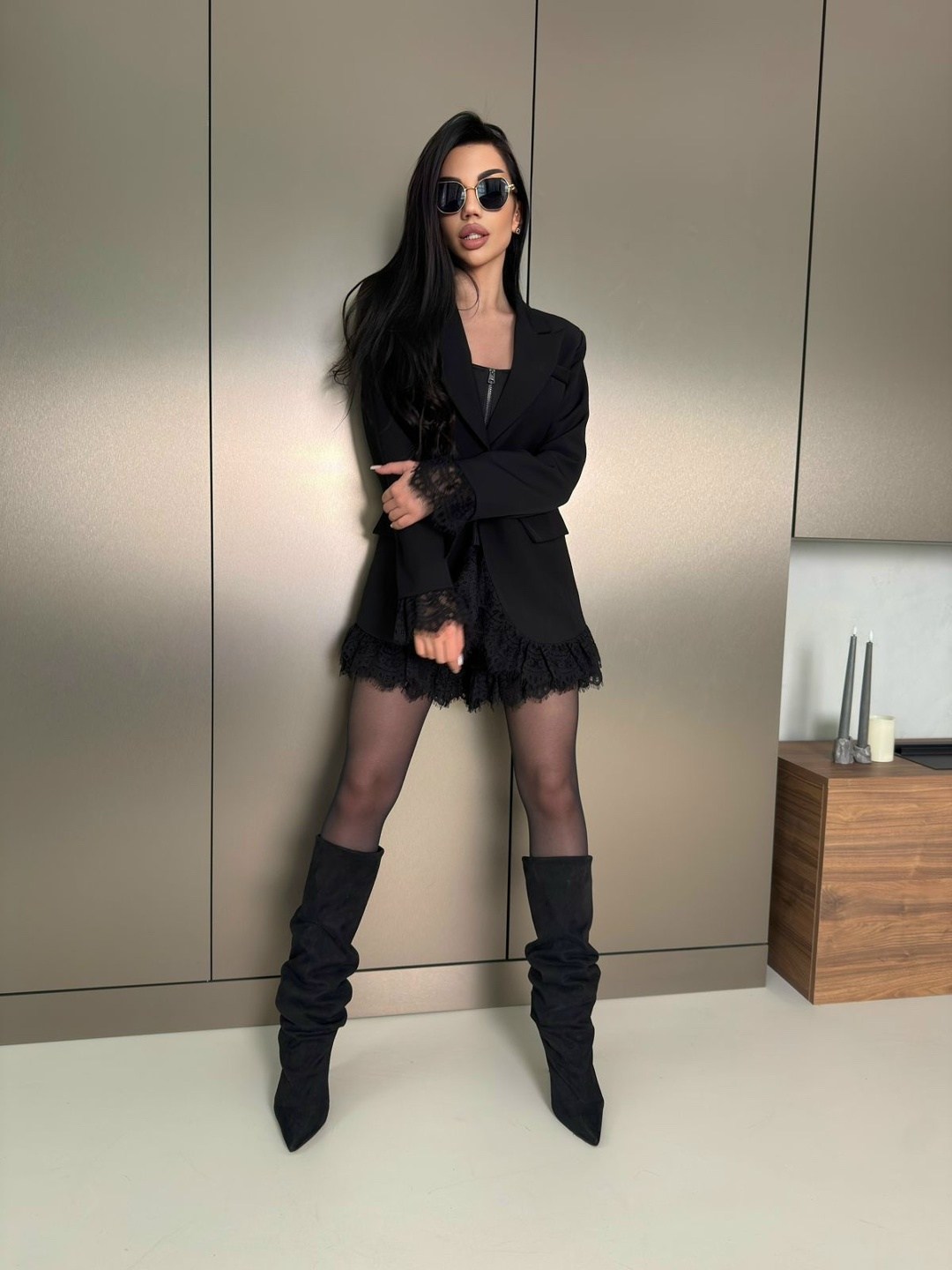 стильные наряды,костюм двойка пиджак и юбка,наряд,ботфорты на каблуке