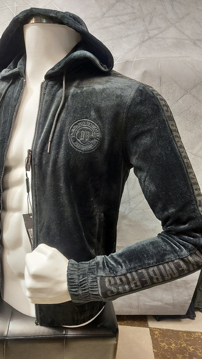 версаче спортивный костюм мужской велюровый,велюровый спортивный костюм versace мужской,велюровый спортивный костюм версаче,велюровый костюм версаче,спортивный костюм версаче мужской