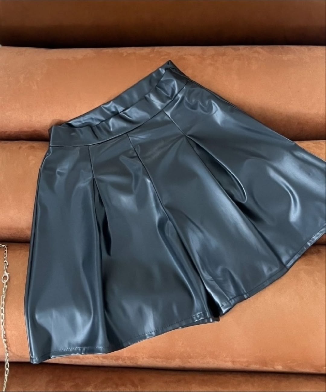 шорты женские кожаные,кожаные шорты,юбка шорты кожаные,кожаные шорты с высокой талией,черные кожаные шорты