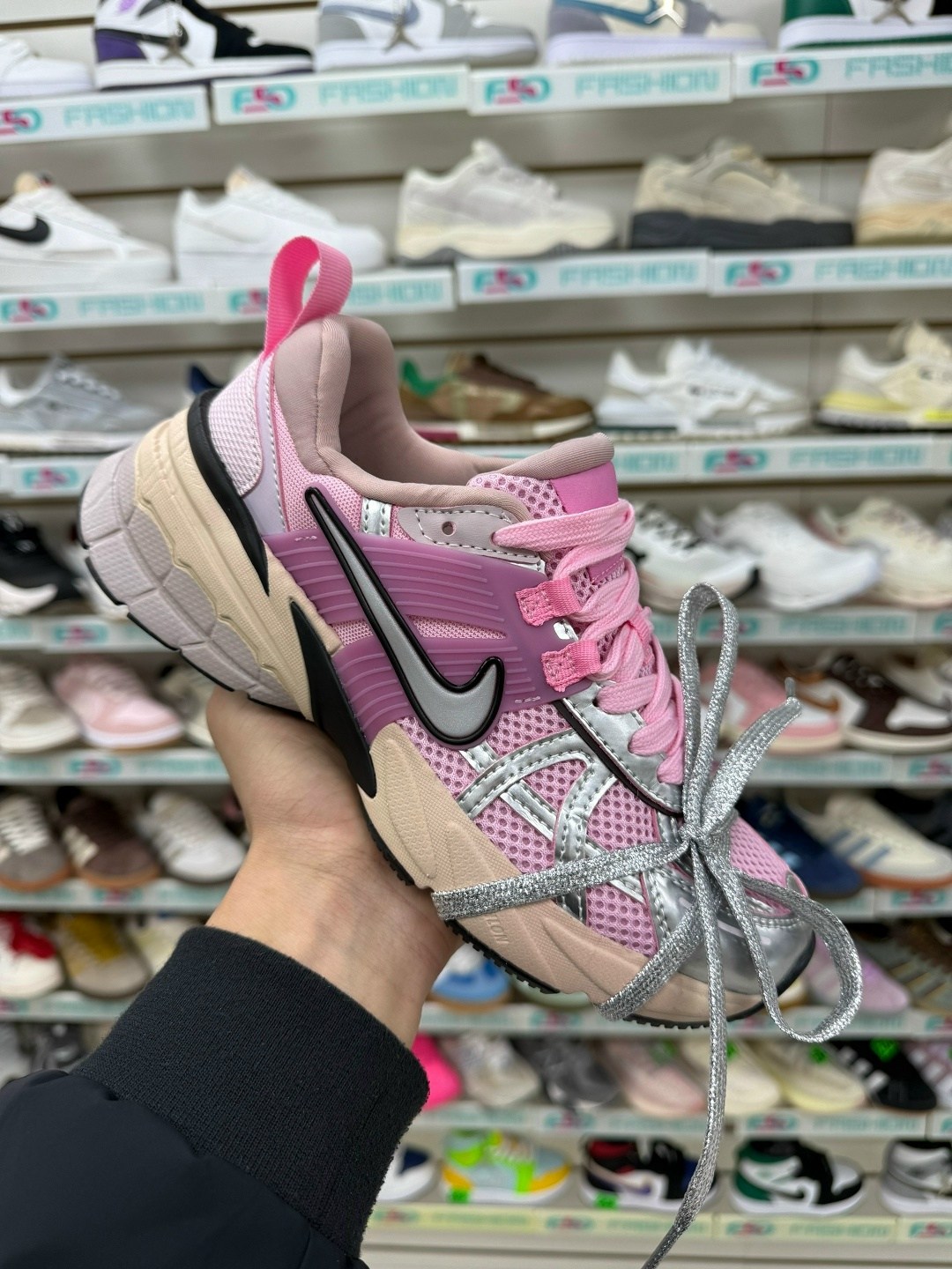 кроссовки nike initiator,кроссовки,кроссовки nike,женские кроссовки,женские беговые кроссовки initiator от finish line nike белый