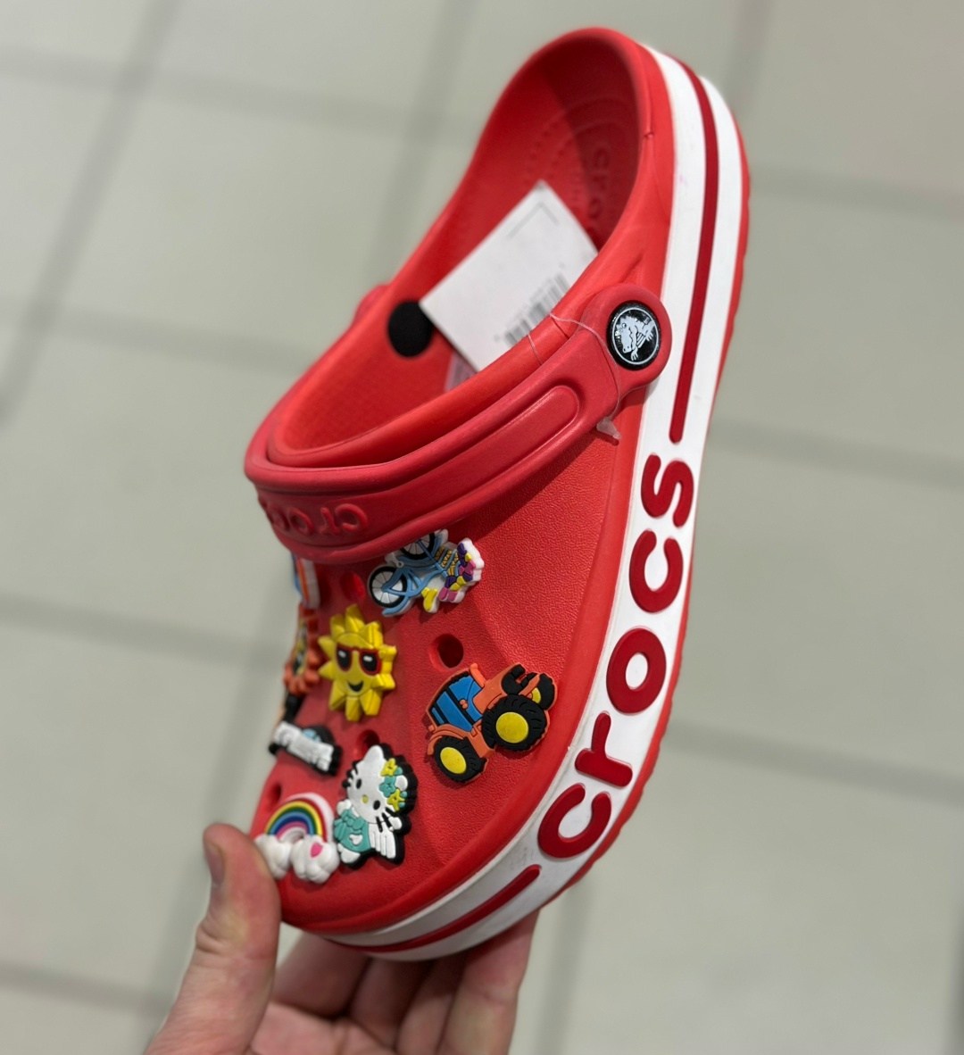 ,кроксы с джибитсами,кроксы розовые,сабо crocs,пины для кроксов