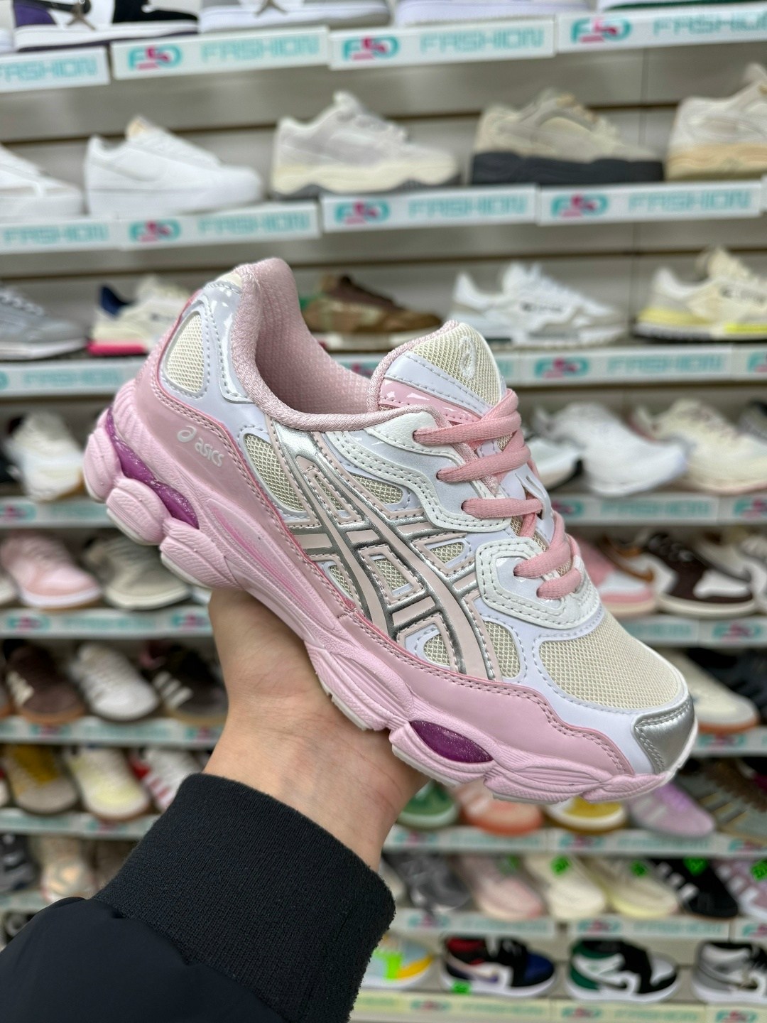 кроссовки nike initiator,кроссовки,кроссовки nike,женские кроссовки,женские беговые кроссовки initiator от finish line nike белый