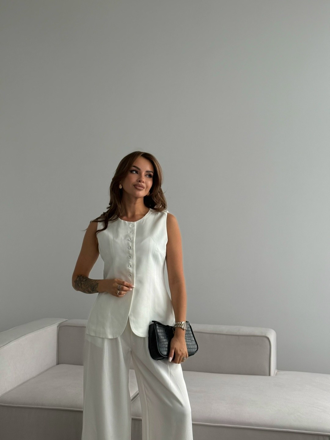 белый костюм,жилетка женская,приталенный жилет,жилет женский,женский костюм