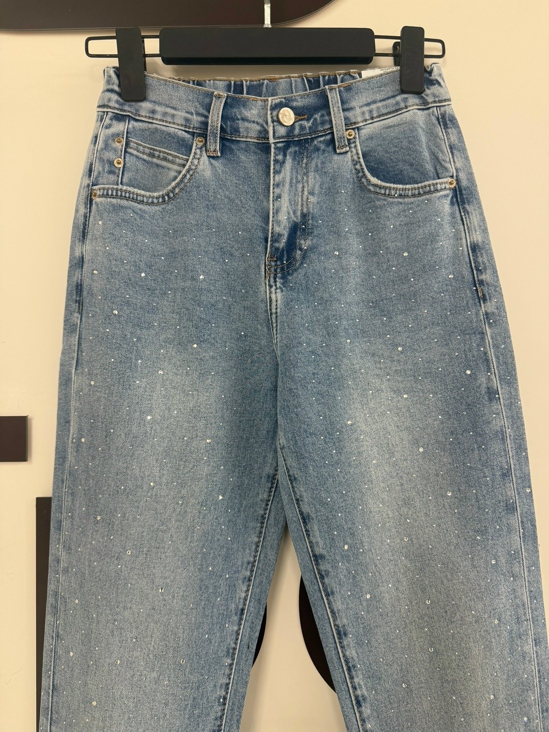 женские джинсы,джинсы модные,стильные джинсы,одежда джинсы,джинсы с декором