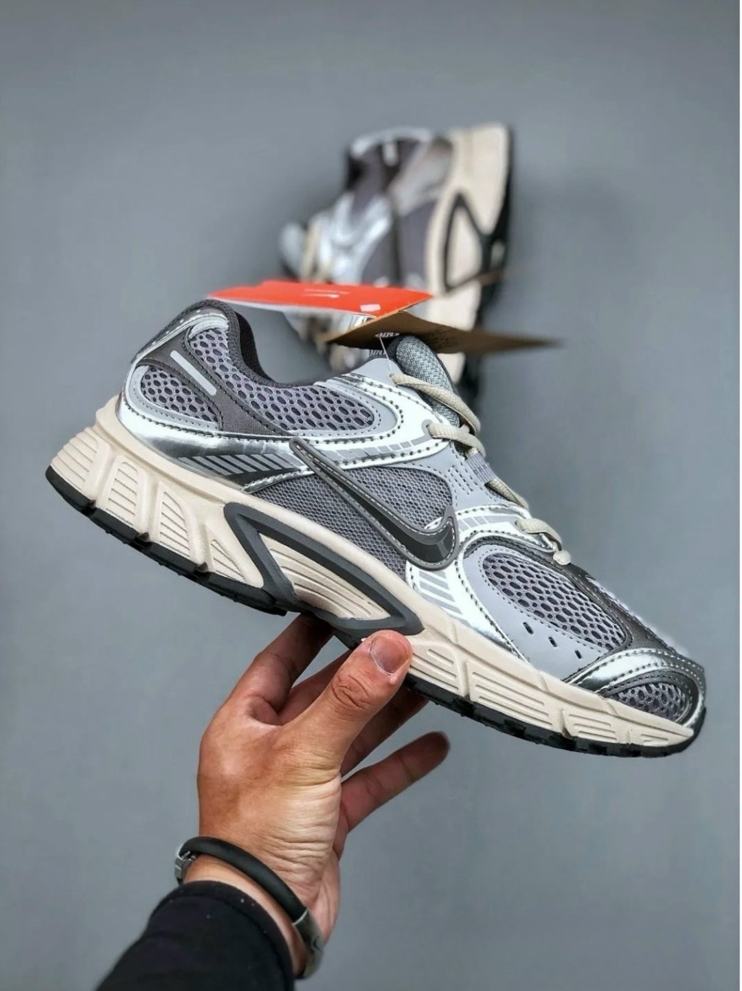 кроссовки nike,мужские и женские кроссовки,повседневные кроссовки,кроссовки nike zoom vomero 5,спортивная