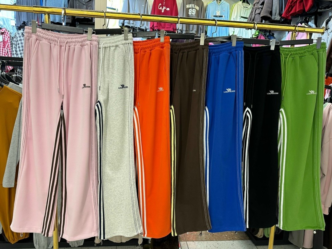 спортивные штаны широкие,брюки карго с лампасами широкие y2k styfash,спортивные штаны adidas,брюки оверсайз с лампасами широкие спортивные y2k,штаны широкие женские