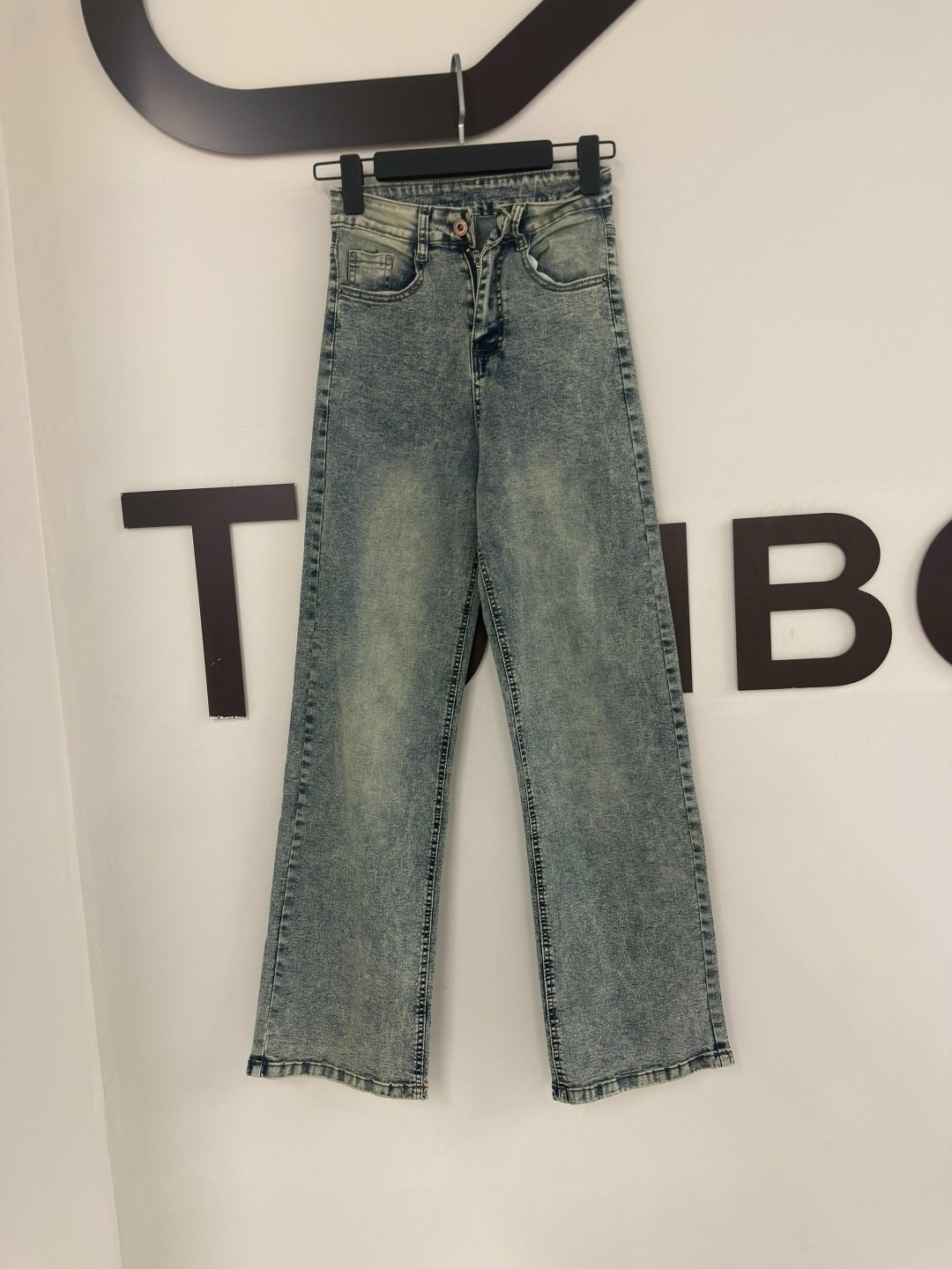 женские джинсы,джинсы,джинсы модные,стильные джинсы,джинсы широкие