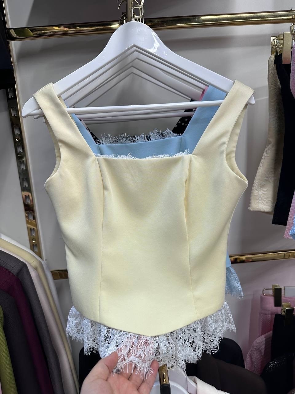 майка с кружевами,топ с кружевом,топ в бельевом стиле,шелковый топ,топ шелковый с кружевом