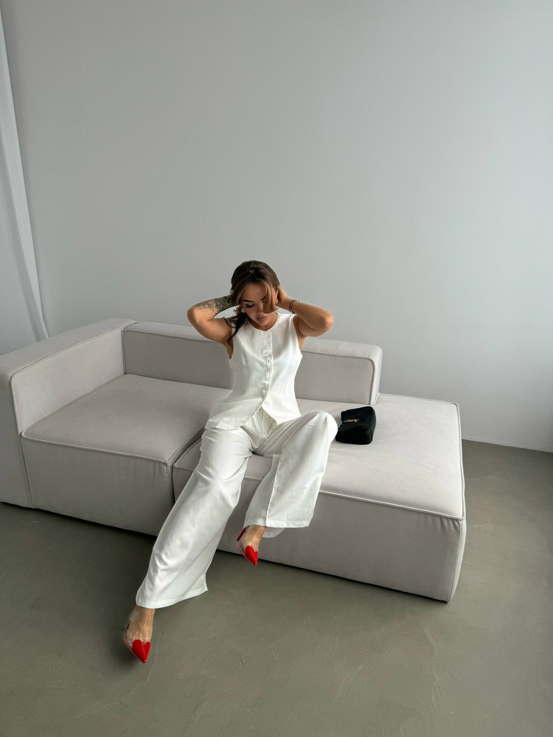 белый костюм,жилетка женская,приталенный жилет,жилет женский,женский костюм