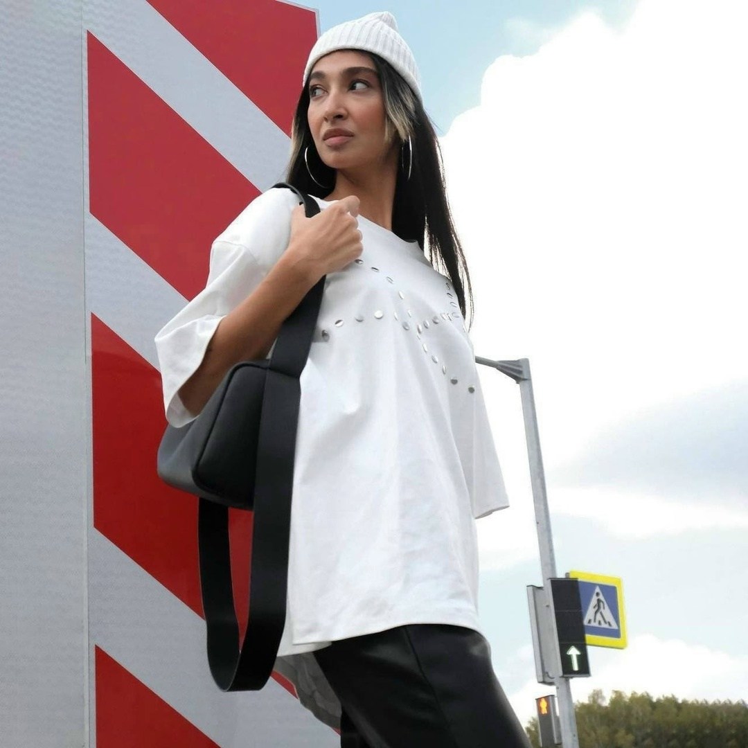 футболка белая оверсайз,футболка женская оверсайз со стразами,футболка оверсайз с,футболка оверсайз со стразами,футболка из хлопка оверсайз со стразами