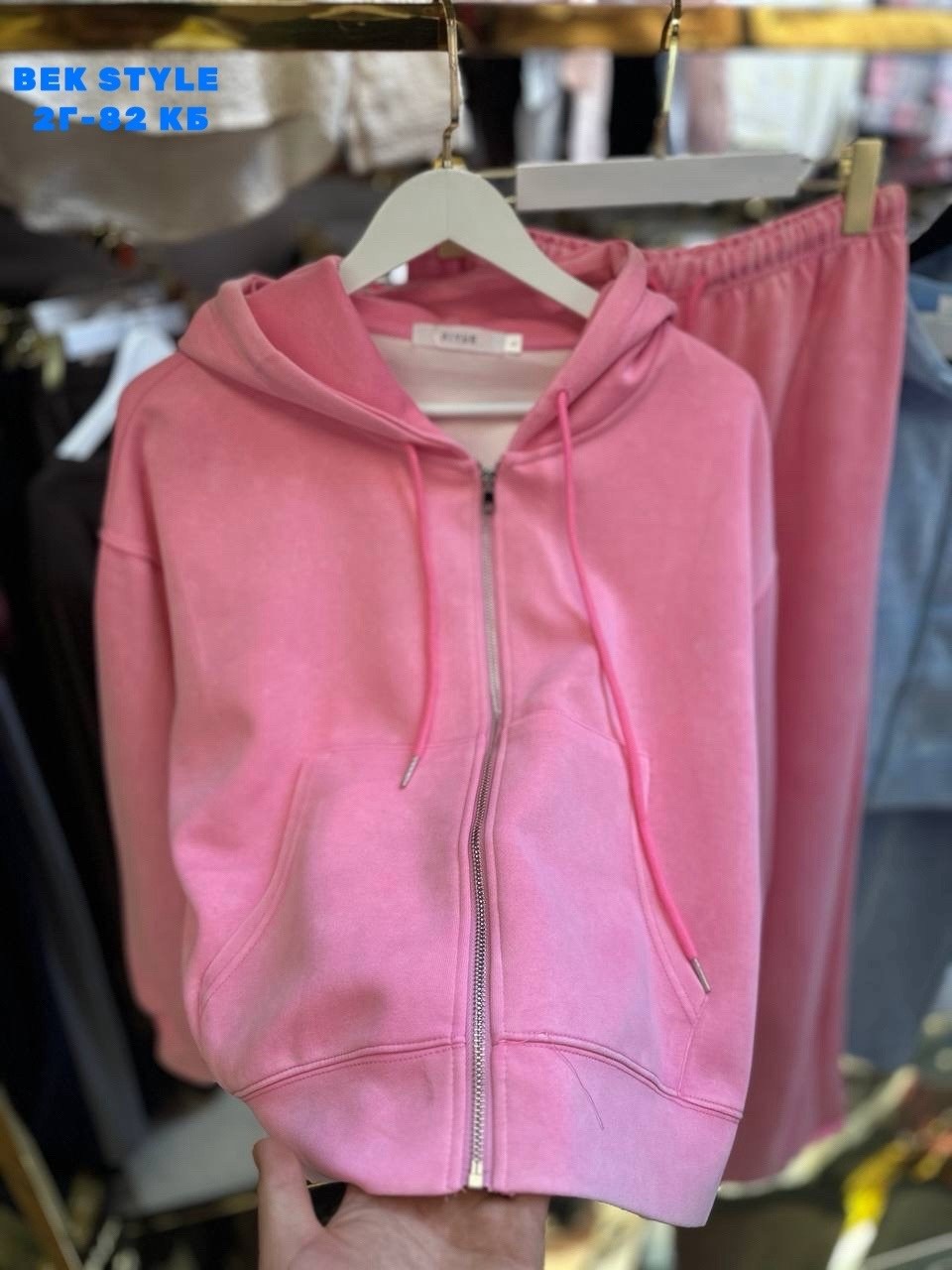 cпортивный костюм велюровый,костюм велюровый,спортивный женский костюм на велюре,модные наряды,повседневный костюм