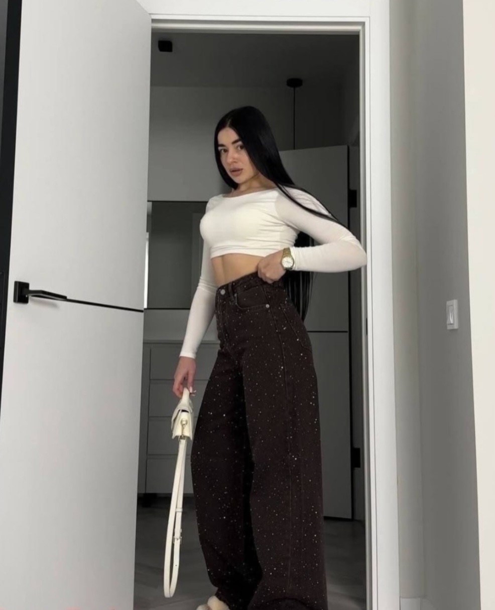 джинсы со стразами в золла,джинсы в стразах,джинсы широкие со стразами,джинсы со стразами 2026,женские джинсы со стразами