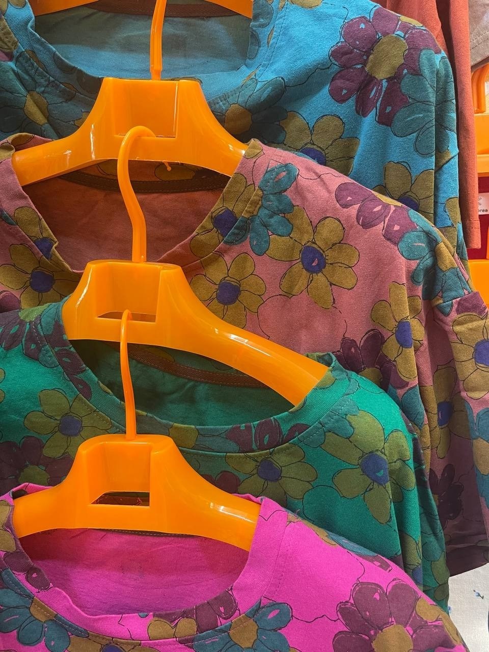 футболки для девочек, платья,одежда ,,яркие футболки женские