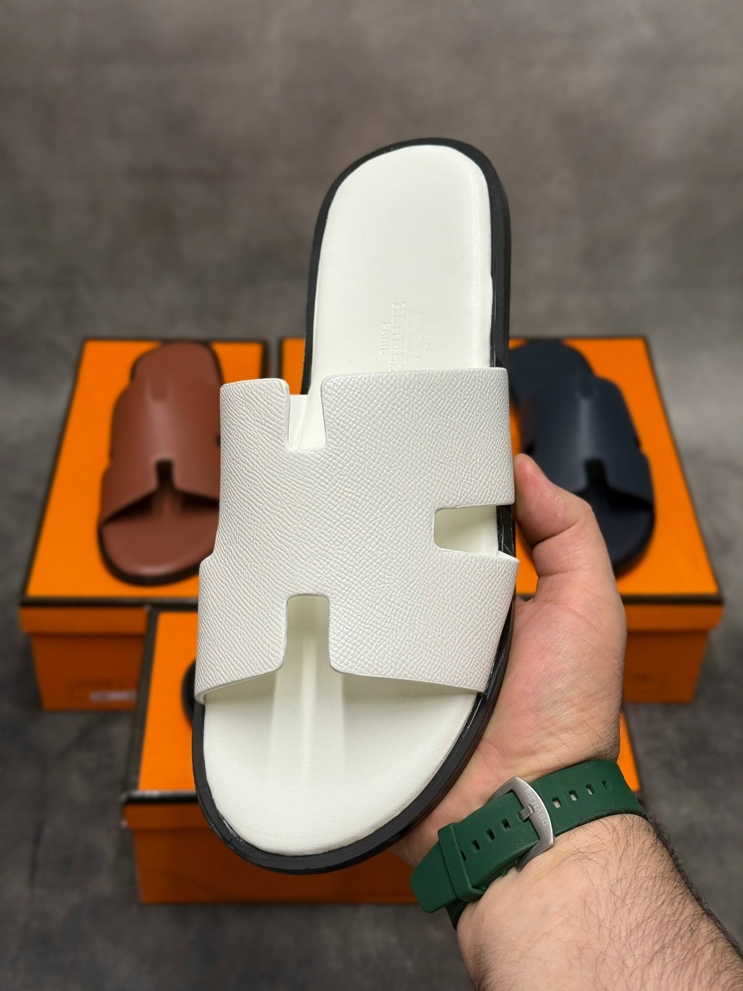 мужские шлепанцы эрмес,шлепанцы hermes,шлепки hermes,мужские шлепки гермес,тапочки hermes мужские