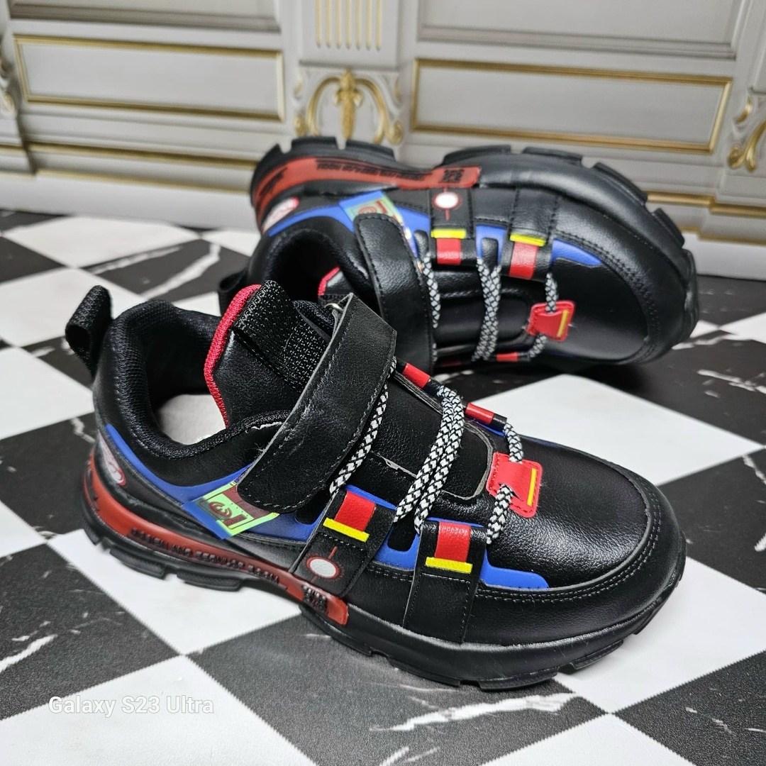 детские кроссовки,кроссовки,,кроссовки для мальчика,пара кроссовок