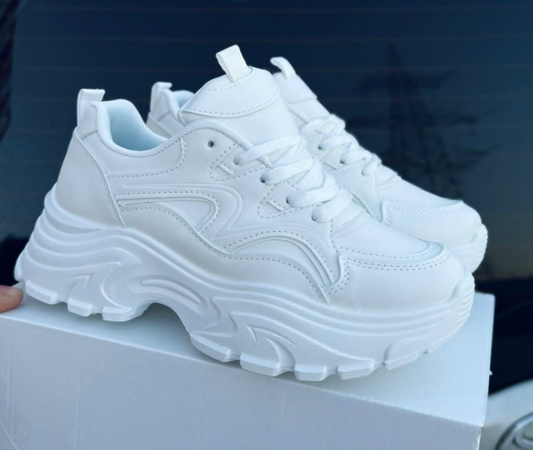 кроссовки на массивной подошве,кроссовки женские белые,кроссовки женские массивные,белые кроссовки,кроссовки белые женские на высокой подошве