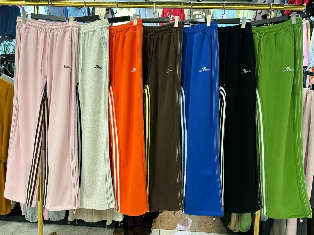 спортивные штаны широкие,брюки карго с лампасами широкие y2k styfash,спортивные штаны adidas,брюки оверсайз с лампасами широкие спортивные y2k,штаны широкие женские