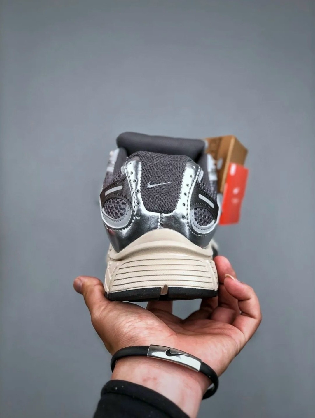 кроссовки nike,мужские и женские кроссовки,повседневные кроссовки,кроссовки nike zoom vomero 5,спортивная