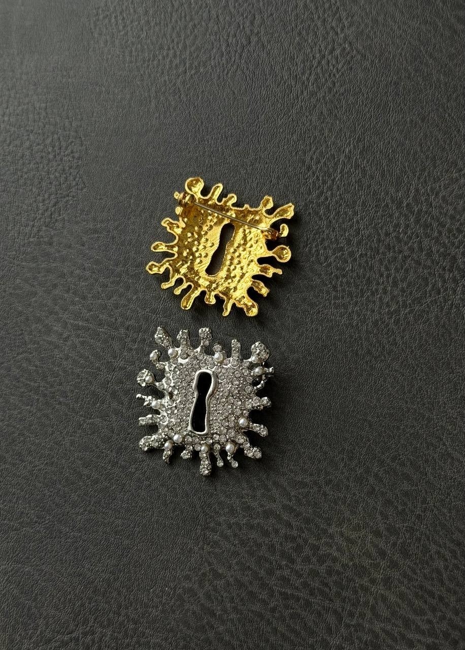 металлическая брошь,серьги в образе schiaparelli размер 5 см,брошь,винтажная брошь,квадратные алмазные серьги с замочной скважиной