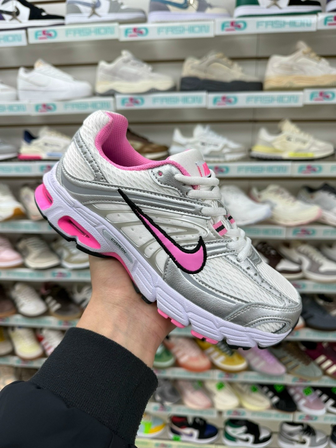 кроссовки nike initiator,кроссовки,кроссовки nike,женские кроссовки,женские беговые кроссовки initiator от finish line nike белый