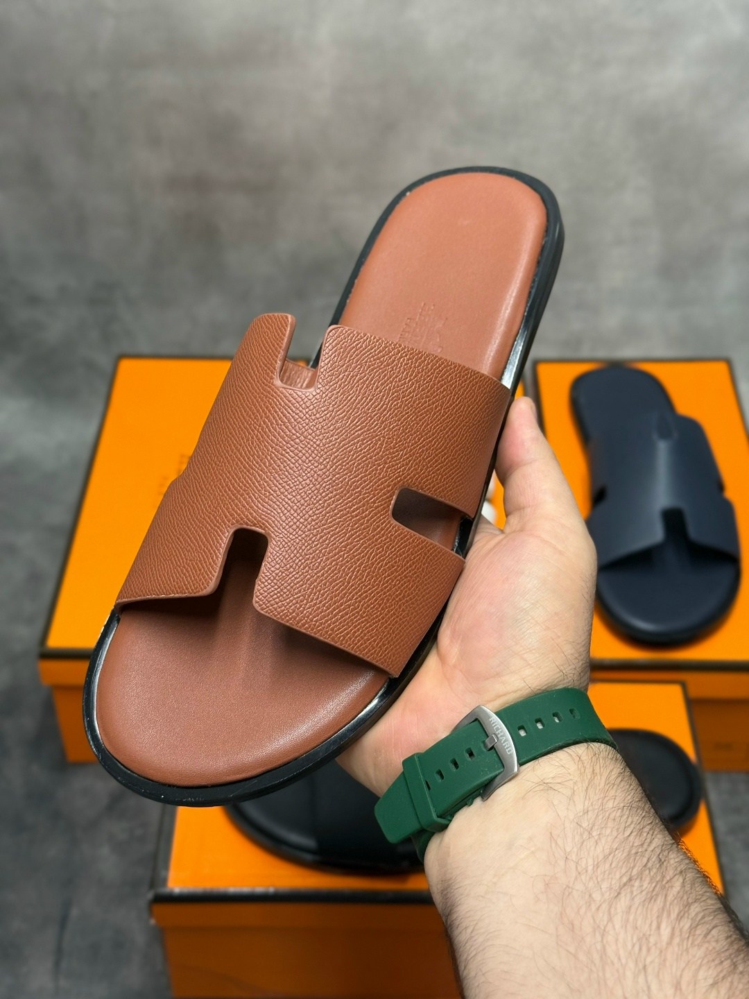 мужские шлепанцы эрмес,шлепанцы hermes,шлепки hermes,мужские шлепки гермес,тапочки hermes мужские