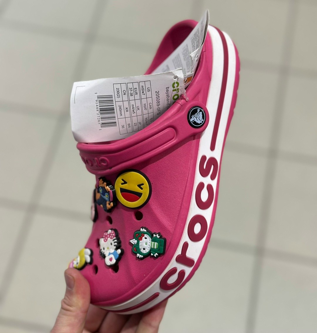 ,кроксы с джибитсами,кроксы розовые,сабо crocs,пины для кроксов