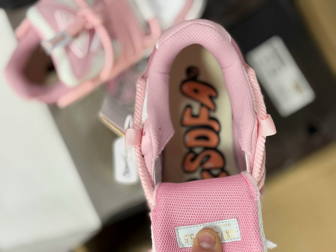 розовые кроссовки,женские кроссовки,кроссовки дутые,кроссовки молодежные,оригинальные кроссовки