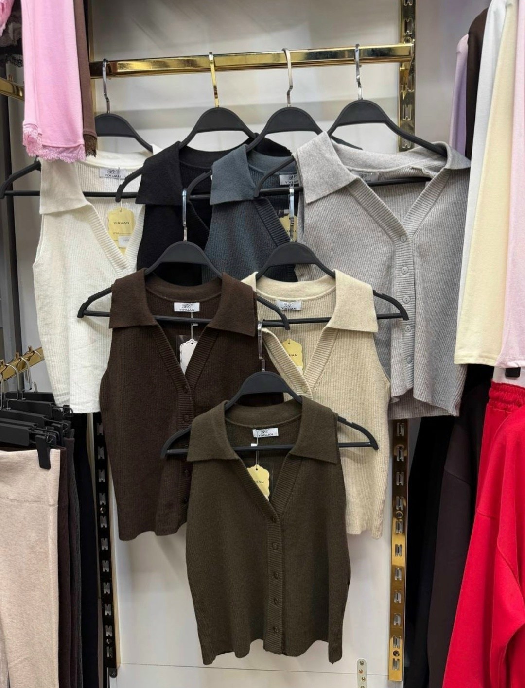 трикотажный топ,брюки льняные,жилет mango,бежевые брюки,широкие брюки