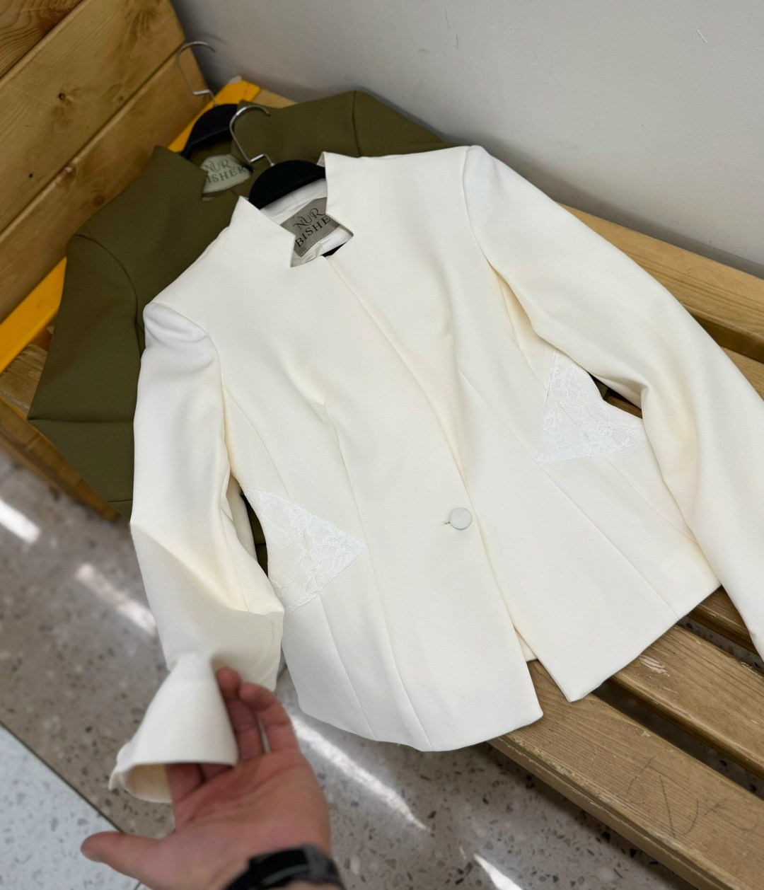 жакет с баской,женский пиджак,белый костюм,жакет,белый брючный костюм