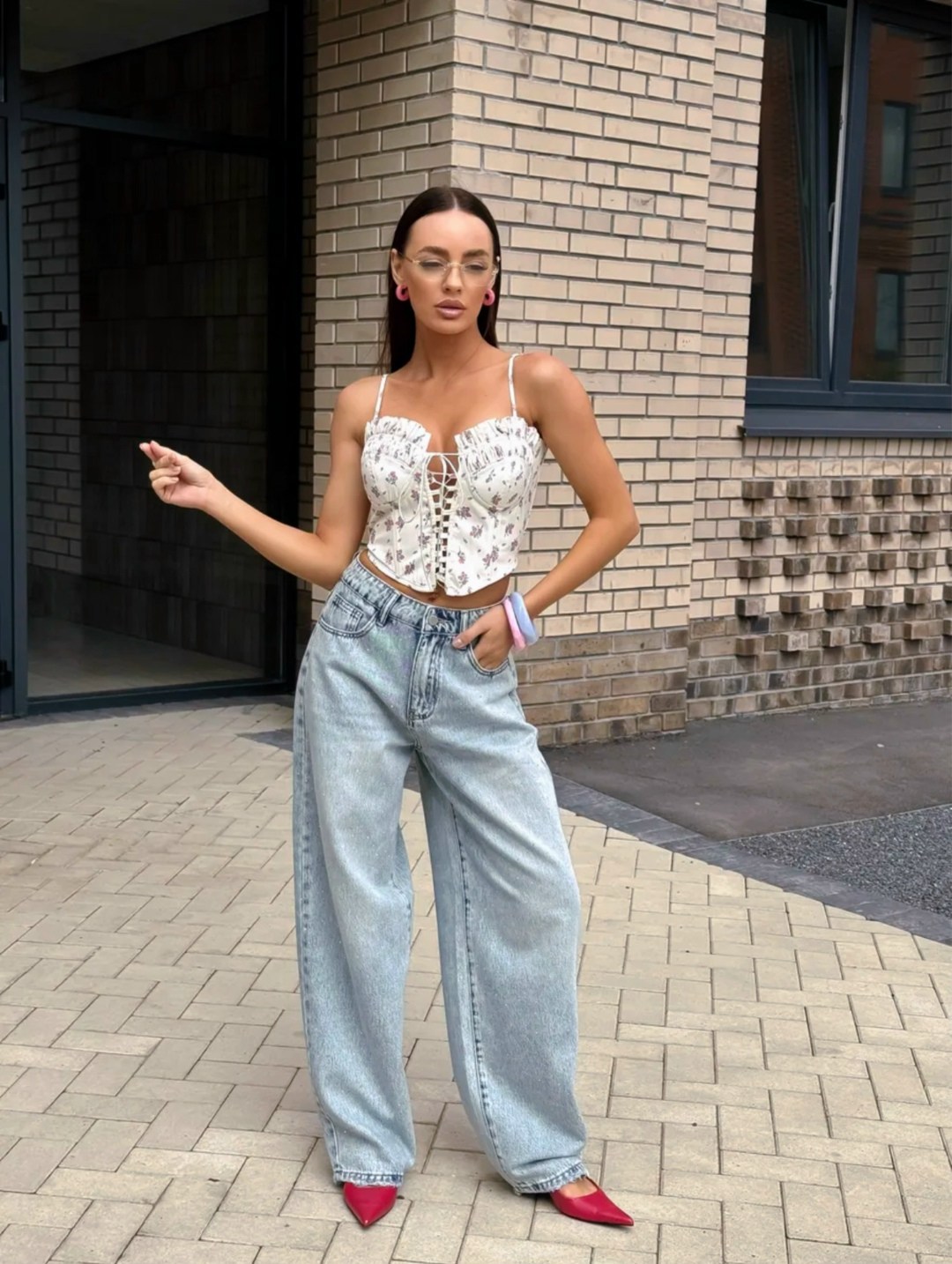 стильные джинсы,джинсы модные,джинсы женские,широкие джинсы